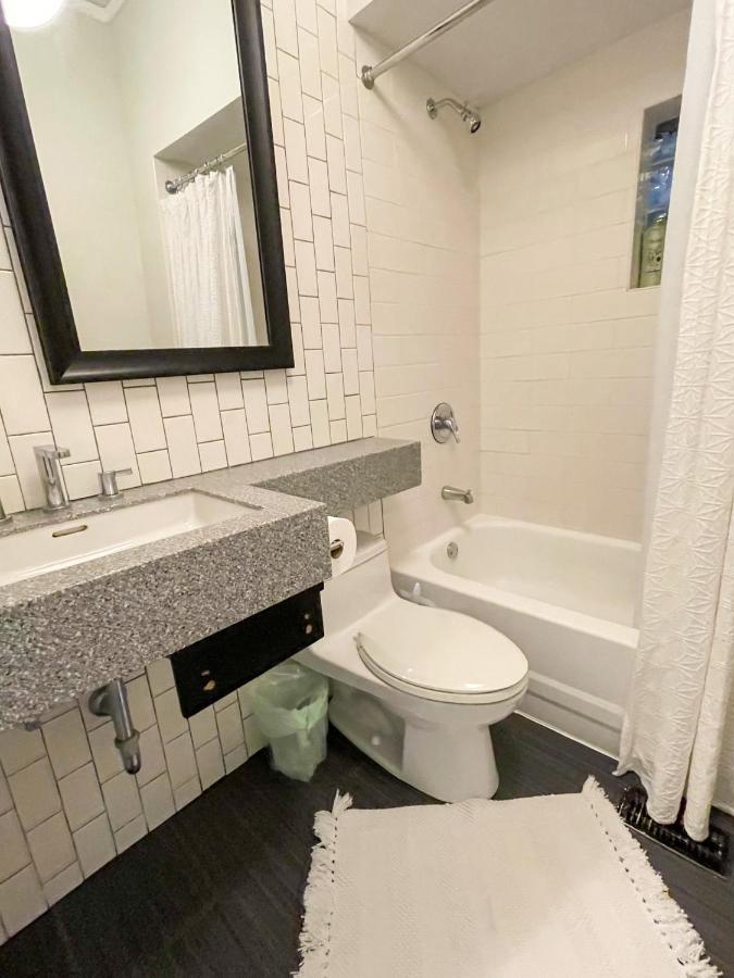Wrigleyville Friends Unit - 5Bdrm Чикаго Екстер'єр фото